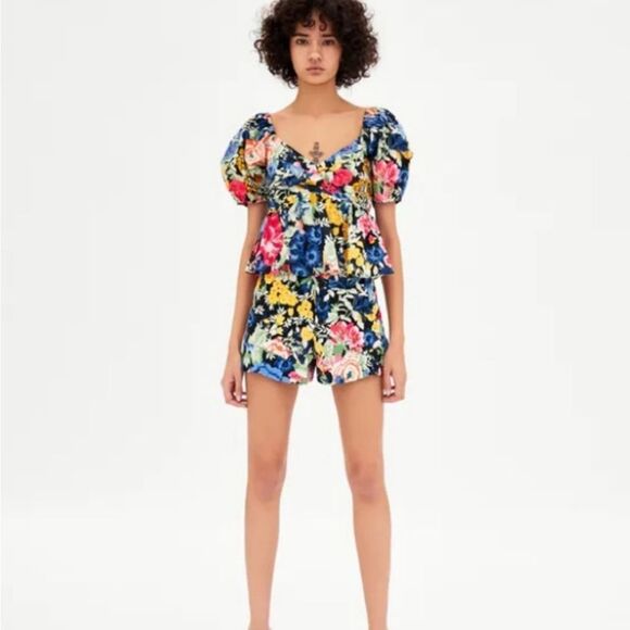 Beautiful floral high waist button fly shorts with ruffled edge detail size S! - Picture 3 of 12